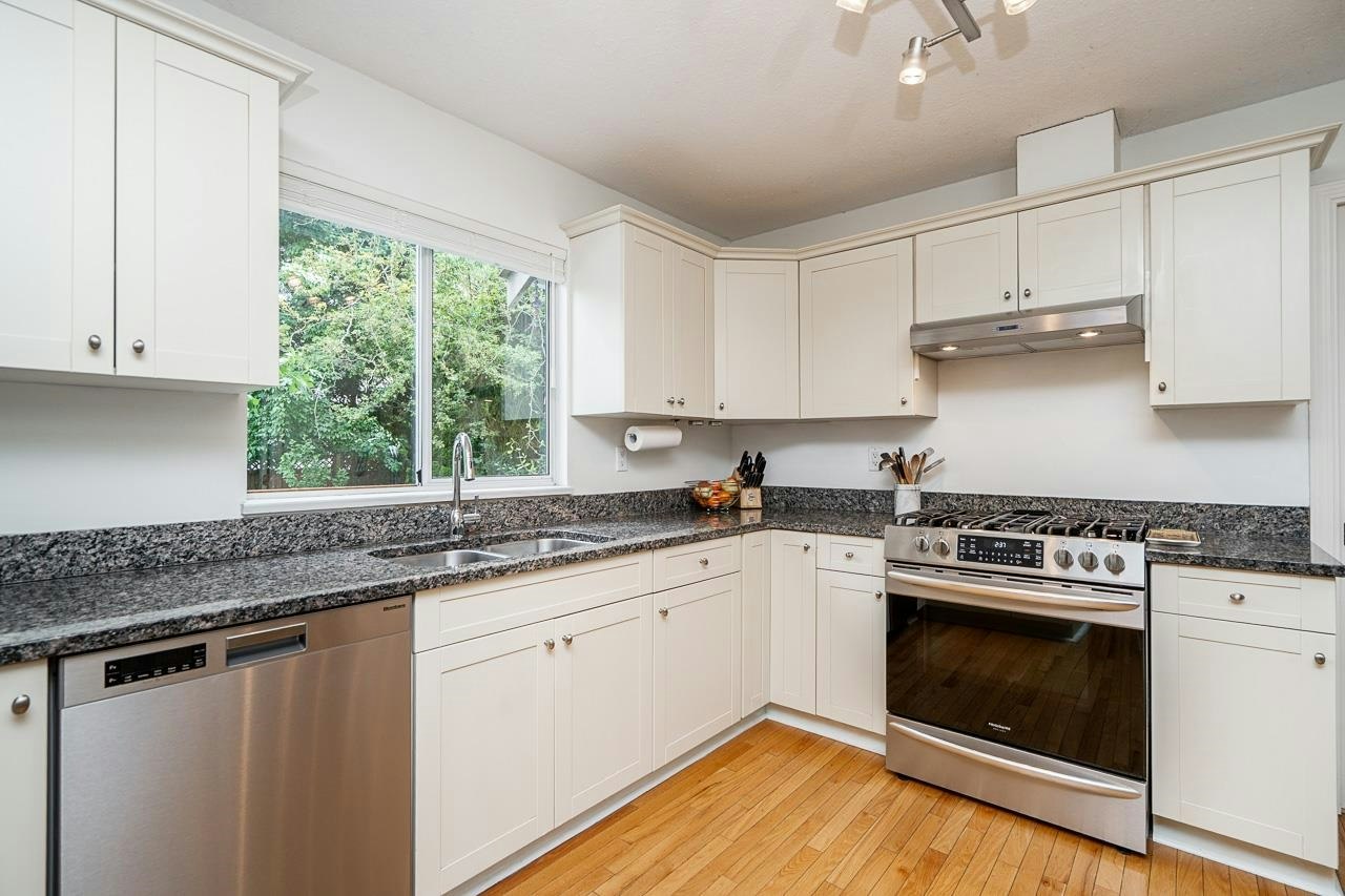 954 160b Street, Surrey, BC, V4A 9A7 - 14