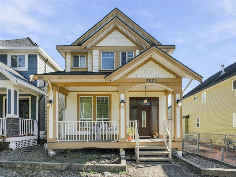 5920 131 Street, Surrey, BC, V3X 0G4