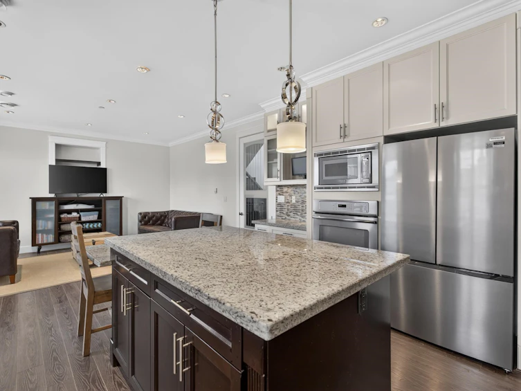 1010 E 55th Avenue, Vancouver, BC, V5X 1N9 - 11