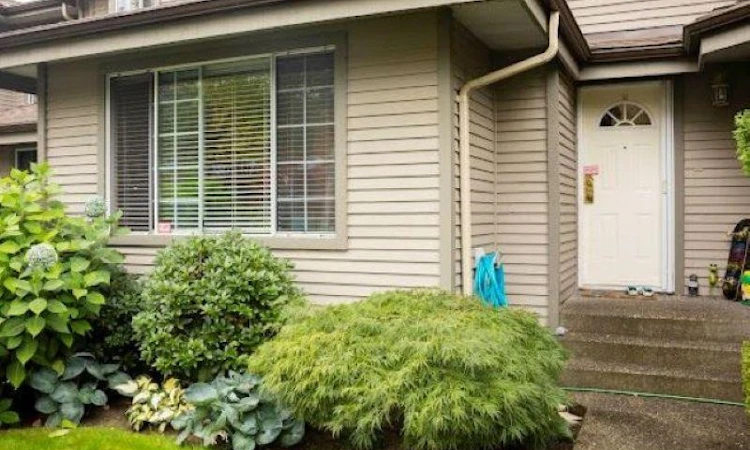 103-2880 Panorama Drive