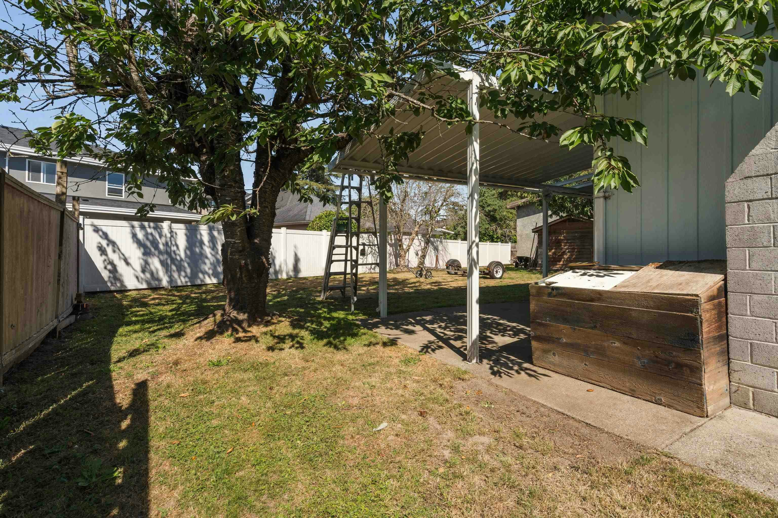 8611 Rideau Drive, Richmond, BC, V7A 4M6 - 15