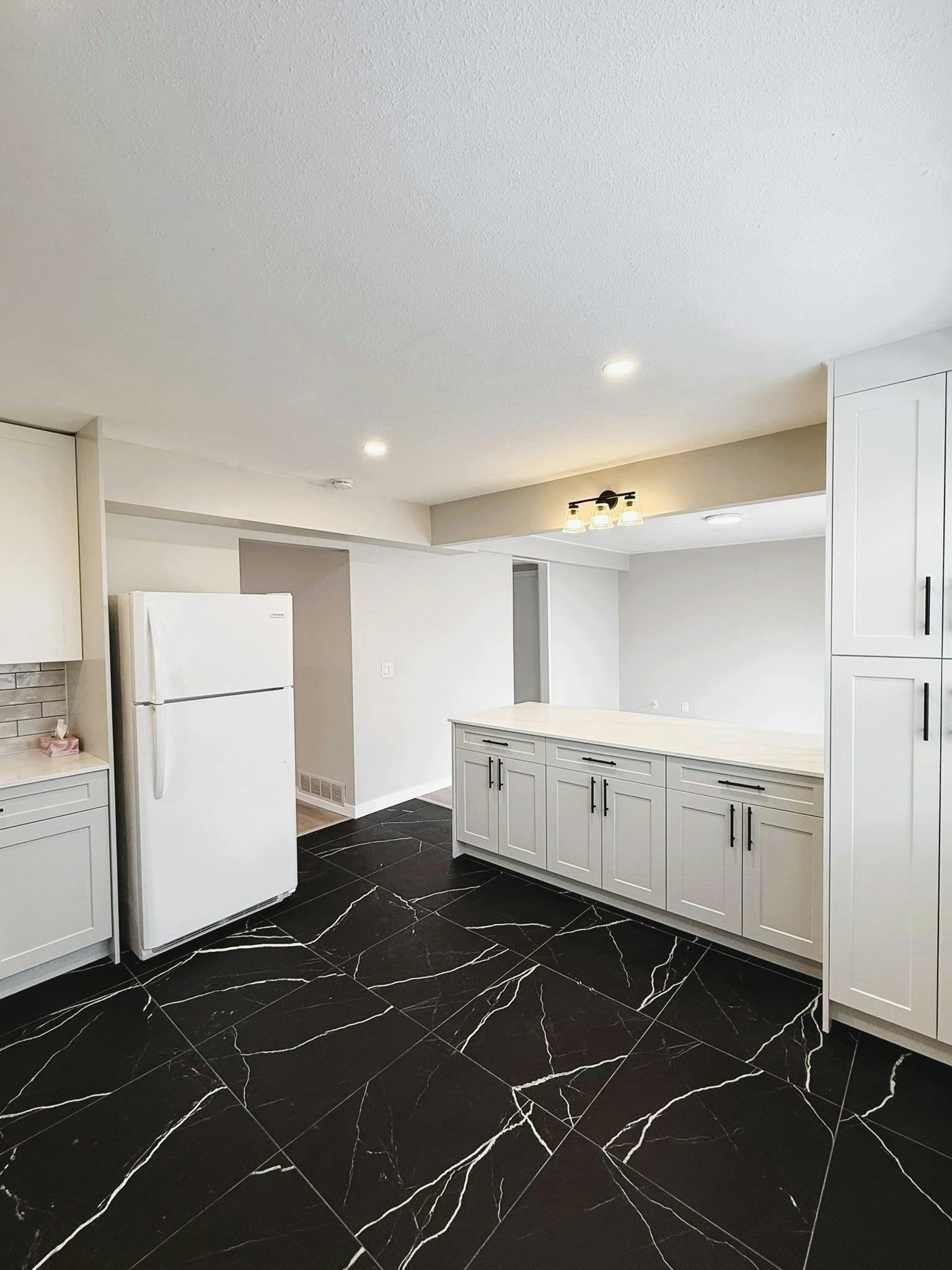 1965 Flynn Crescent - 4