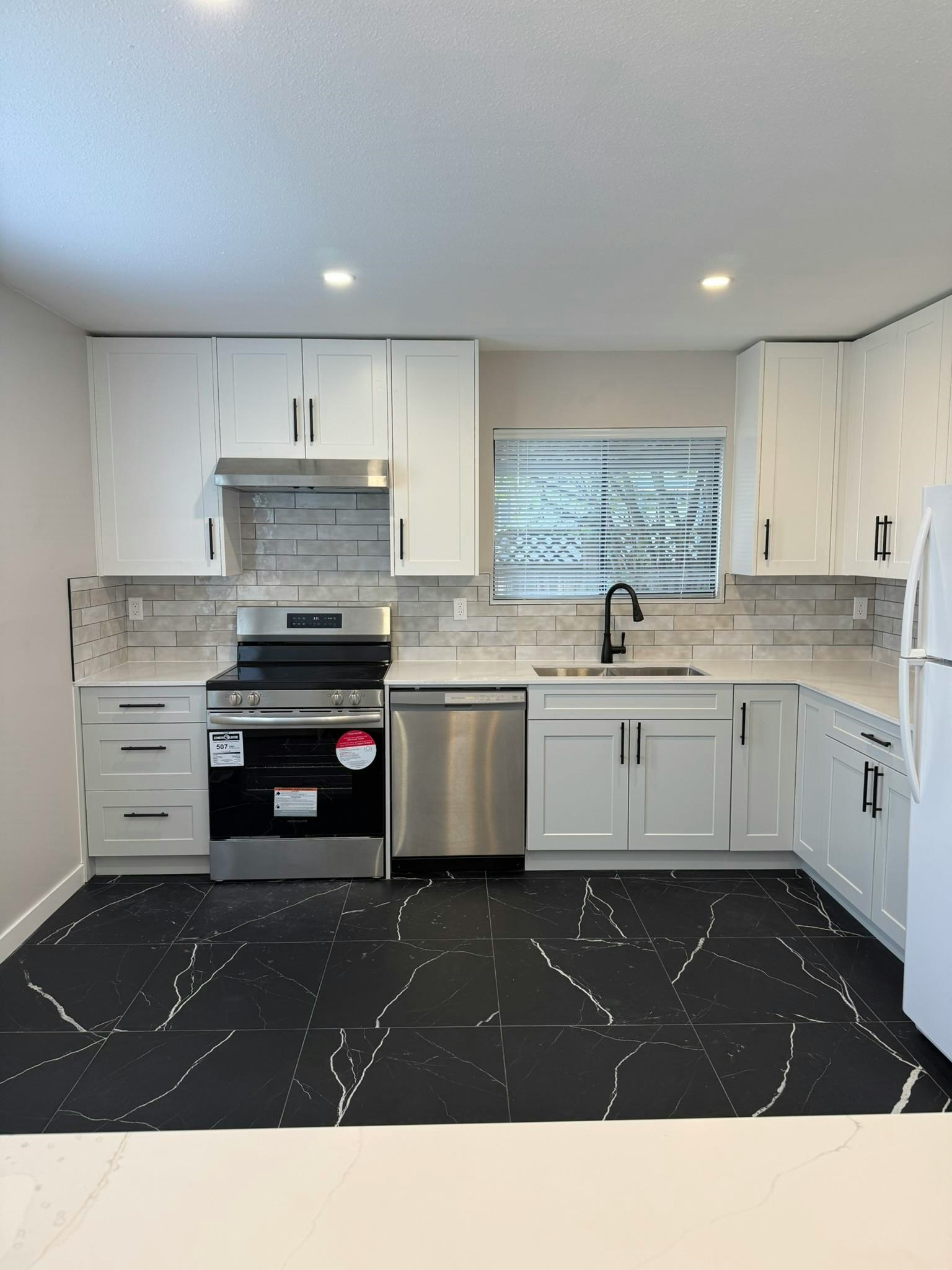 1965 Flynn Crescent - 3