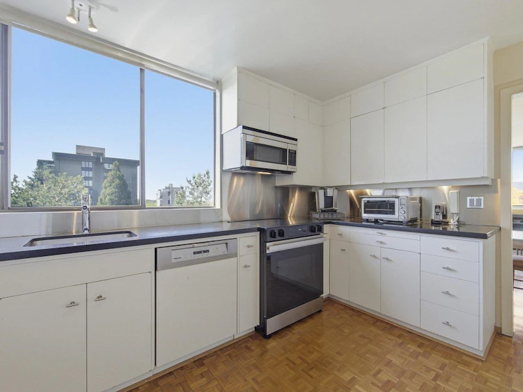 900-1685 W 14th Avenue, Vancouver, BC, V6J 2J3 - 12
