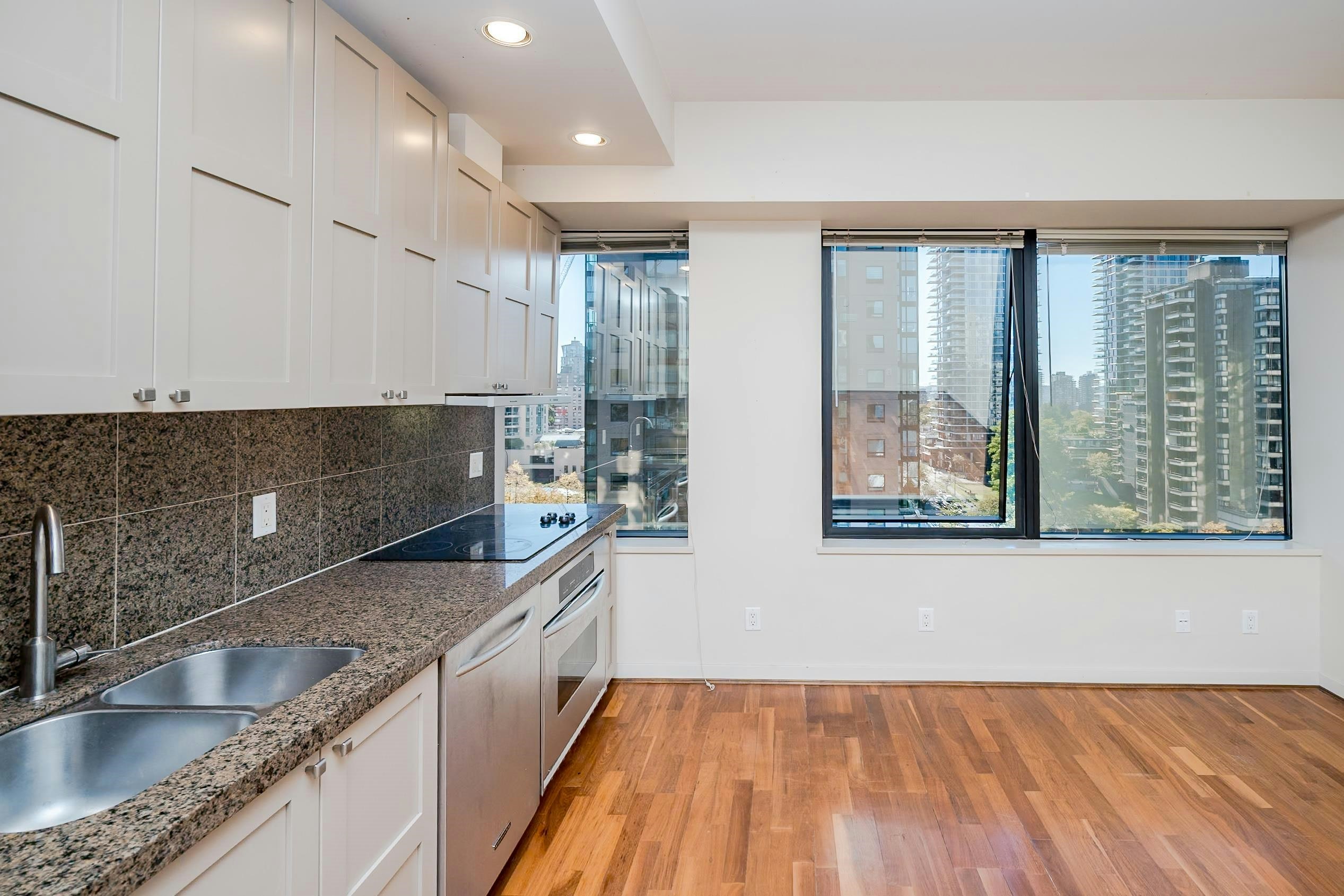 1113-1333 W Georgia Street, Vancouver, BC, V6E 4V3 - 4