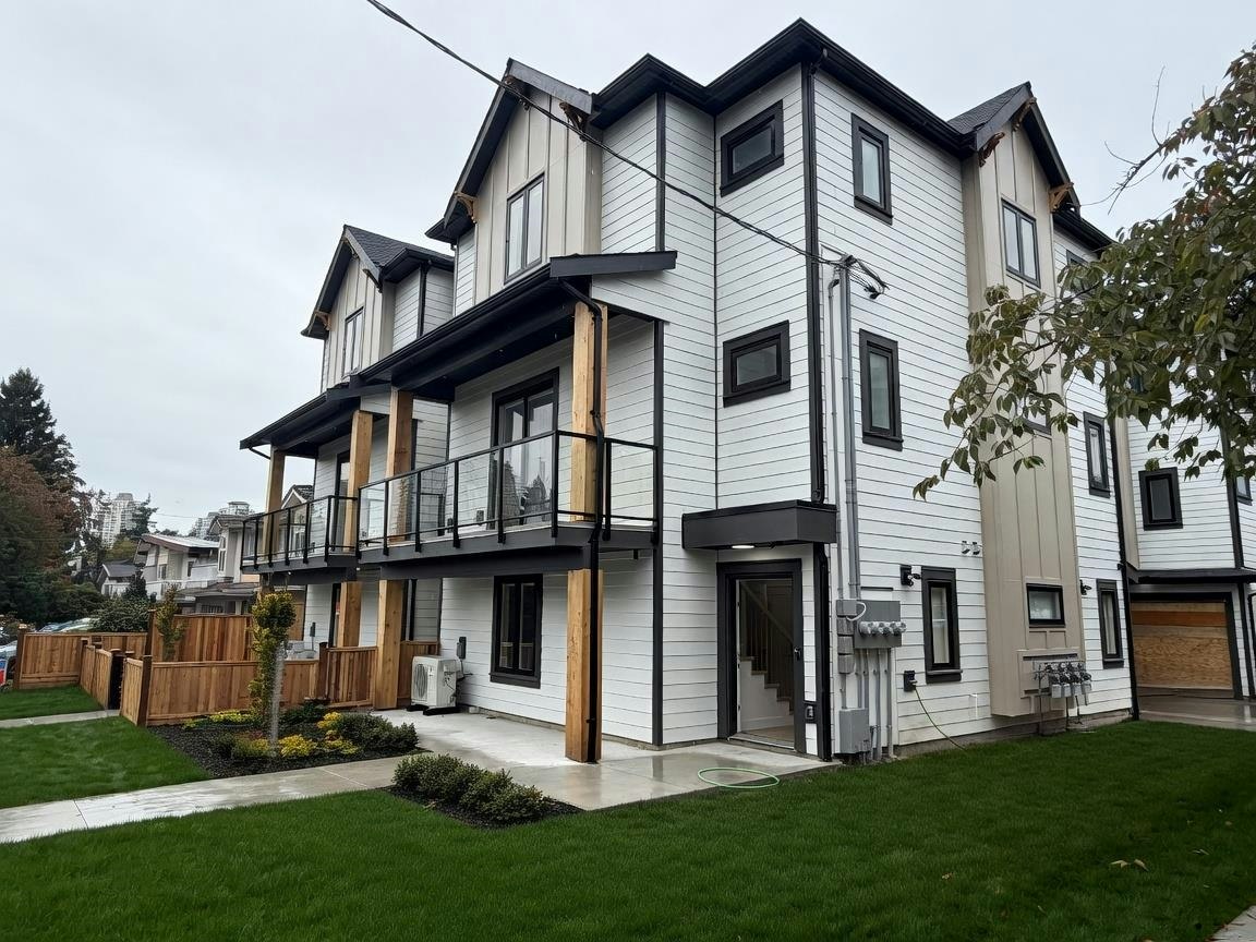 2-7497 Holly Street, Burnaby, BC, V5E 2C3