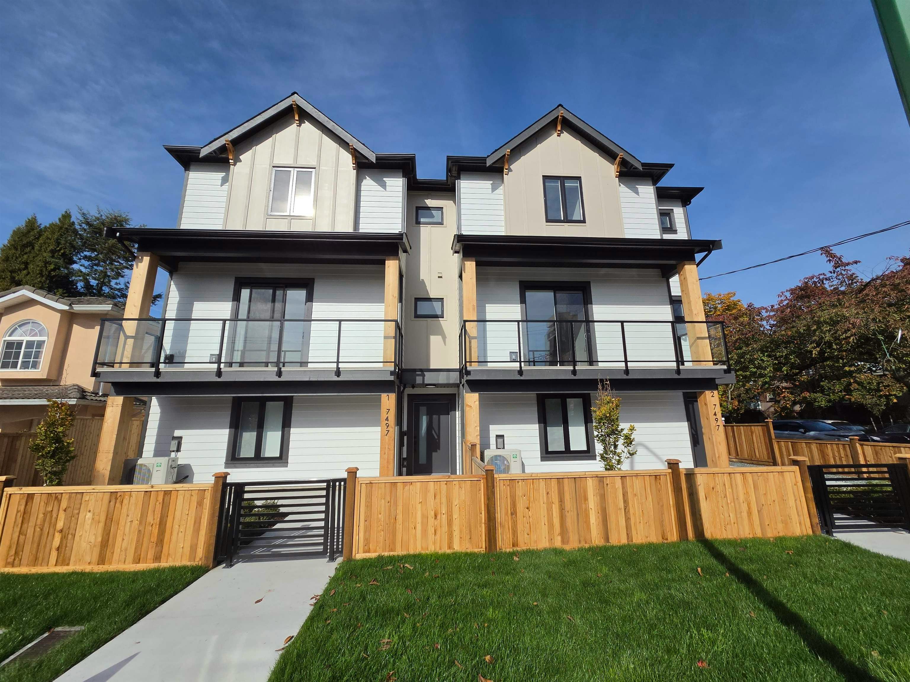 2-7497 Holly Street, Burnaby, BC, V5E 2C3