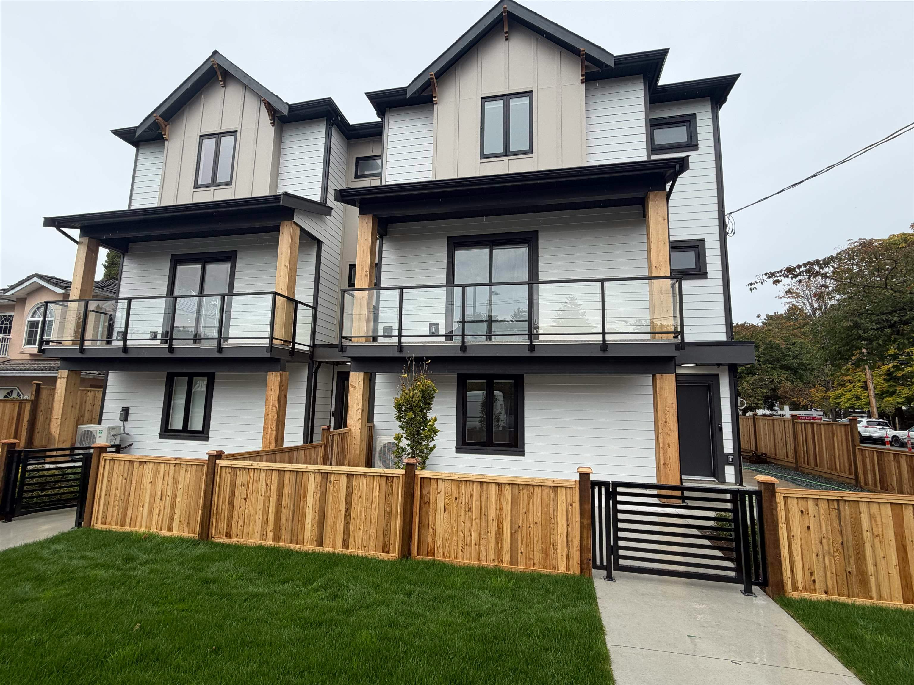 2-7497 Holly Street, Burnaby, BC, V5E 2C3