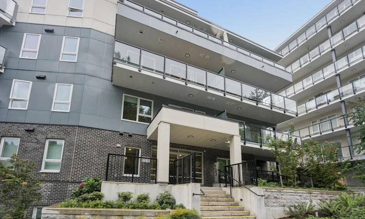 106-1100 Clarke Road