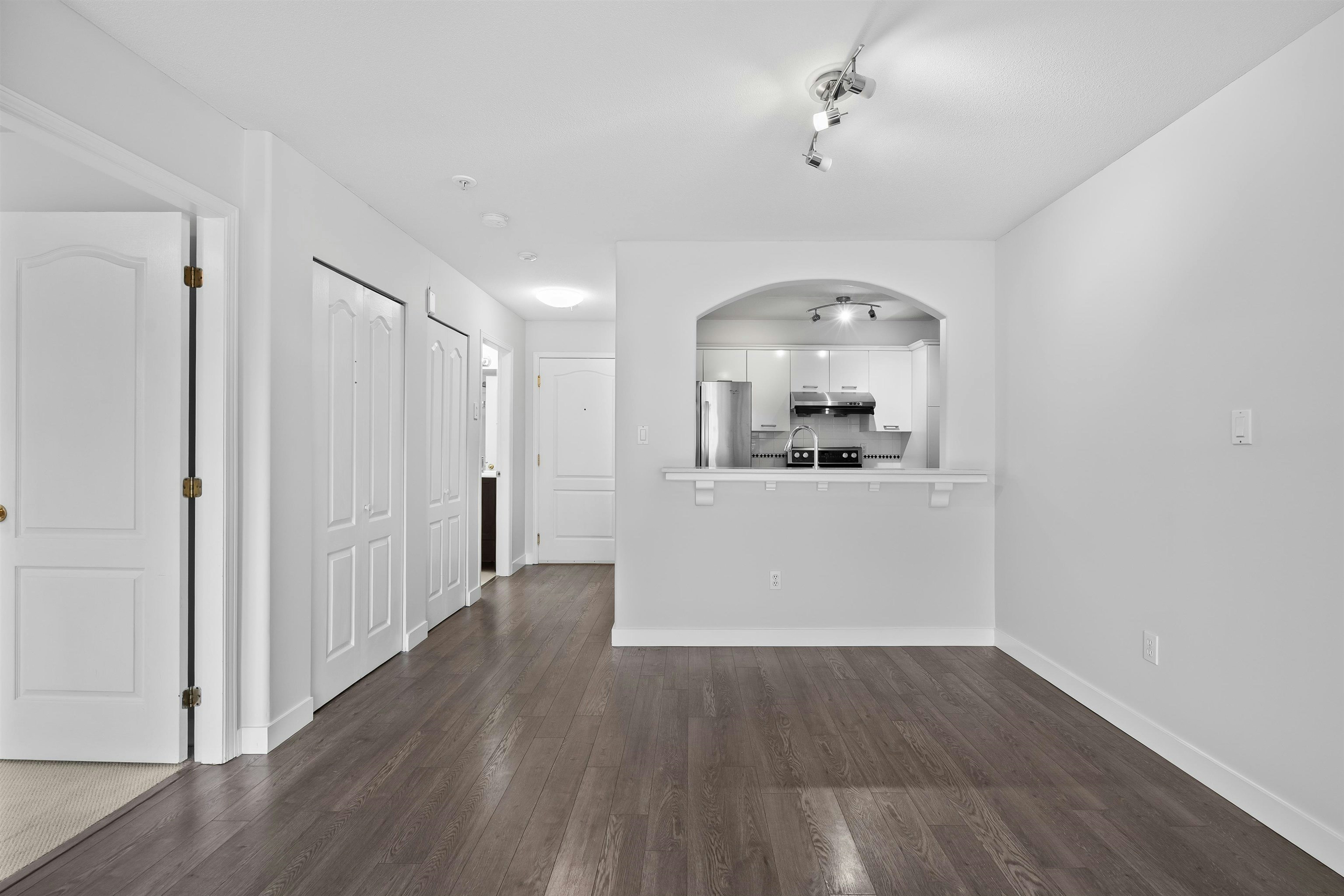 304-5500 Lynas Lane, Richmond, BC, V7C 5R5 - 8