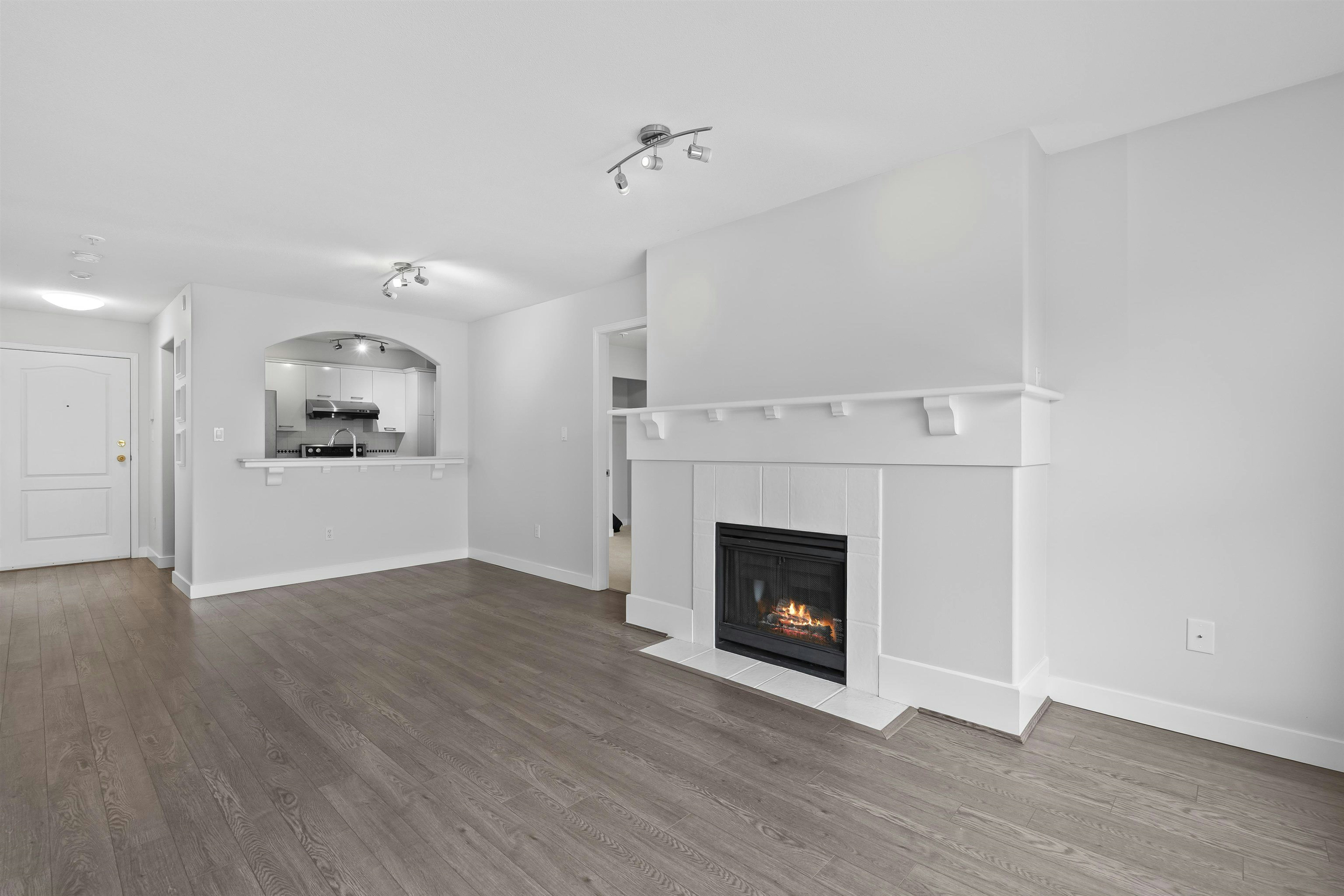 304-5500 Lynas Lane, Richmond, BC, V7C 5R5 - 4