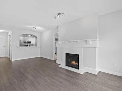 304-5500 Lynas Lane - 4