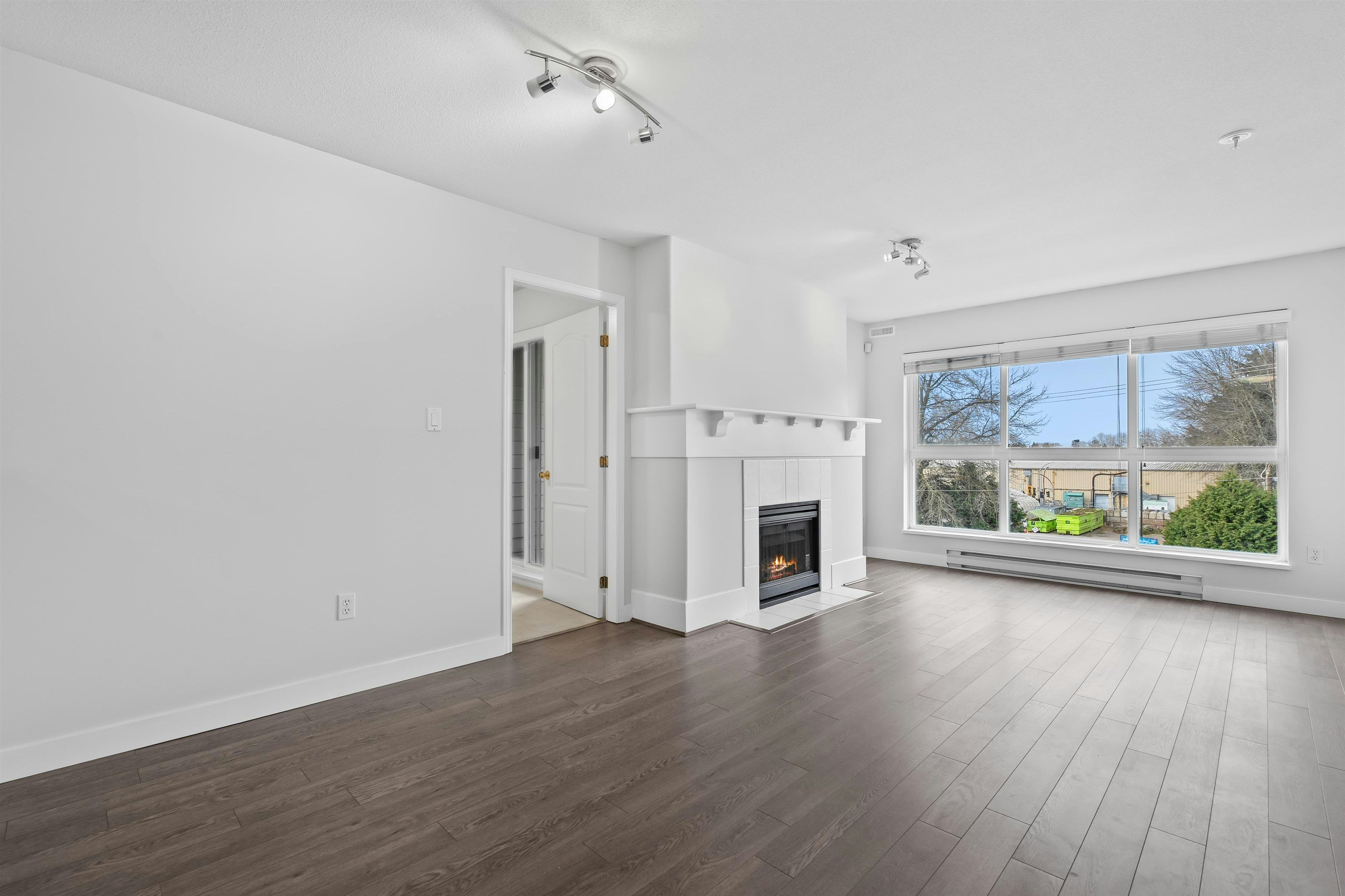 304-5500 Lynas Lane, Richmond, BC, V7C 5R5 - 7
