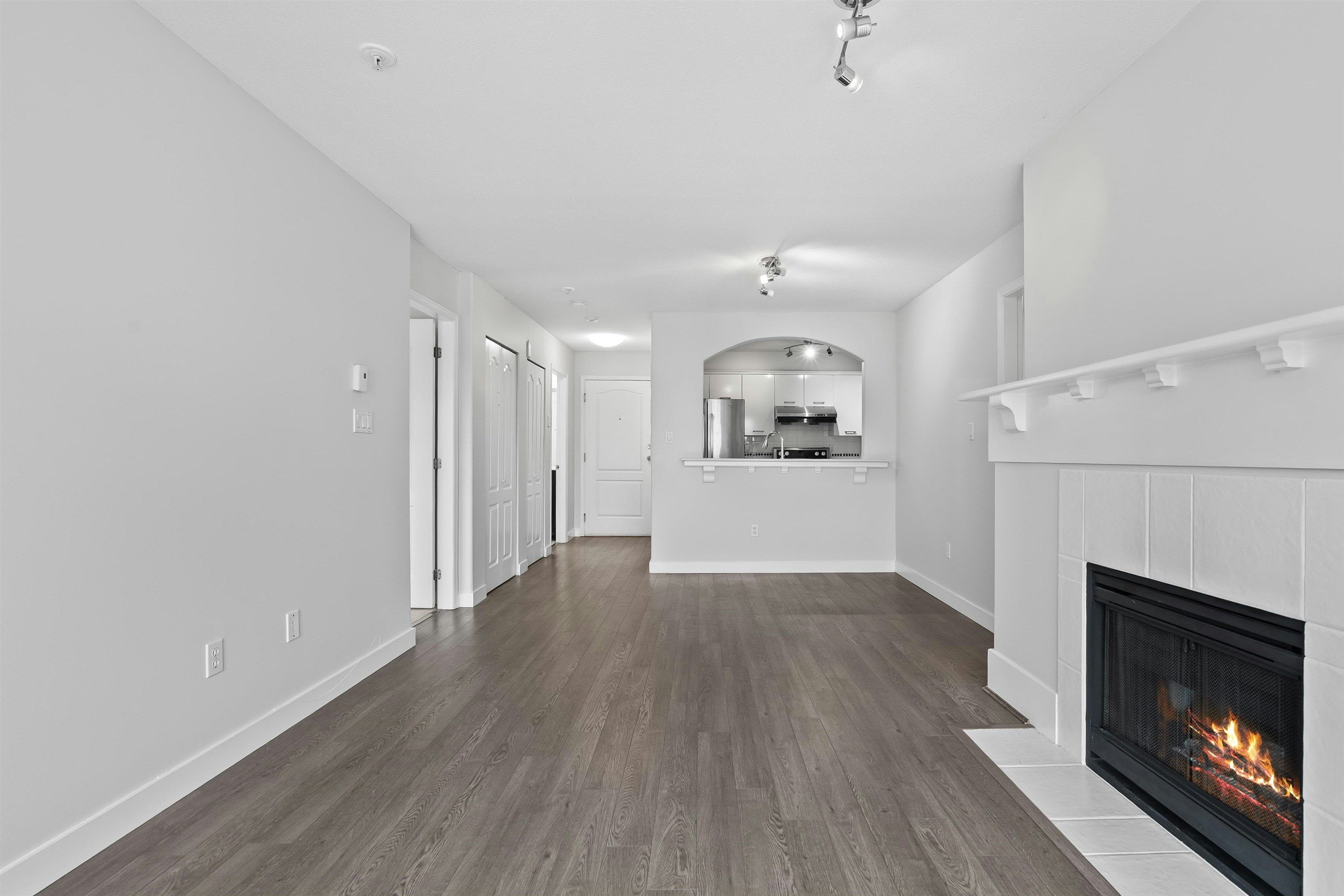 304-5500 Lynas Lane, Richmond, BC, V7C 5R5 - 5