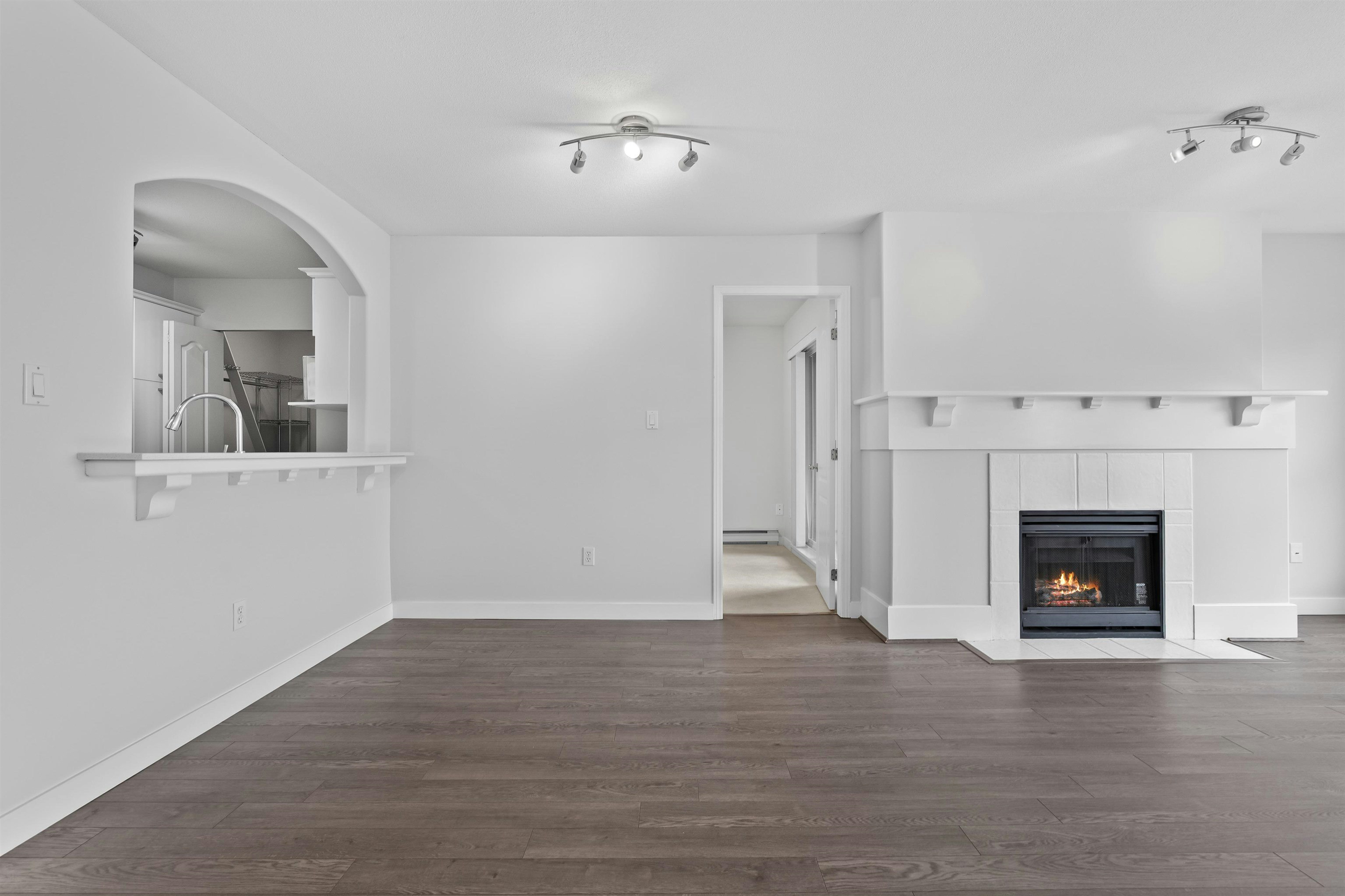 304-5500 Lynas Lane, Richmond, BC, V7C 5R5 - 6