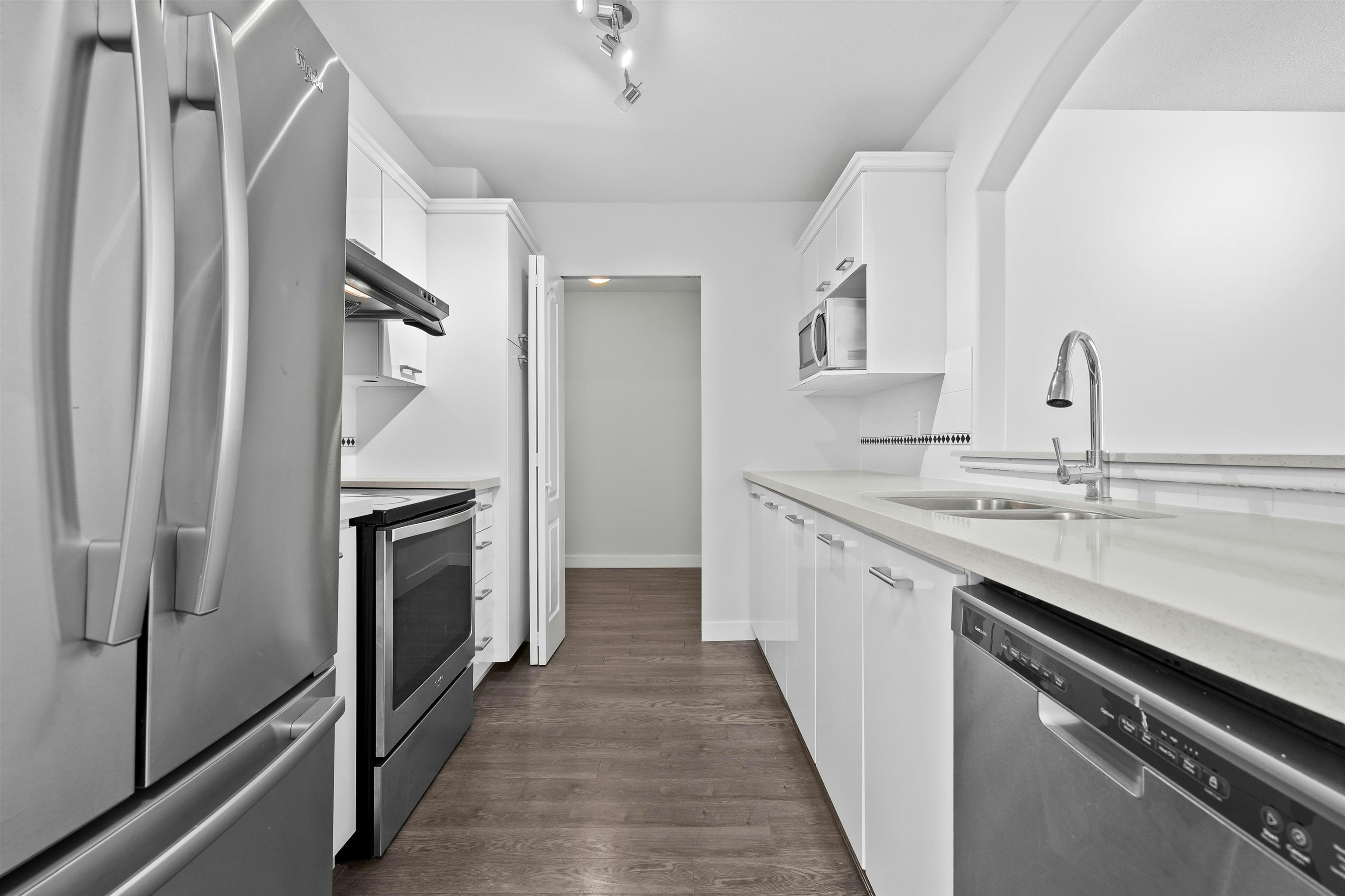 304-5500 Lynas Lane, Richmond, BC, V7C 5R5 - 11