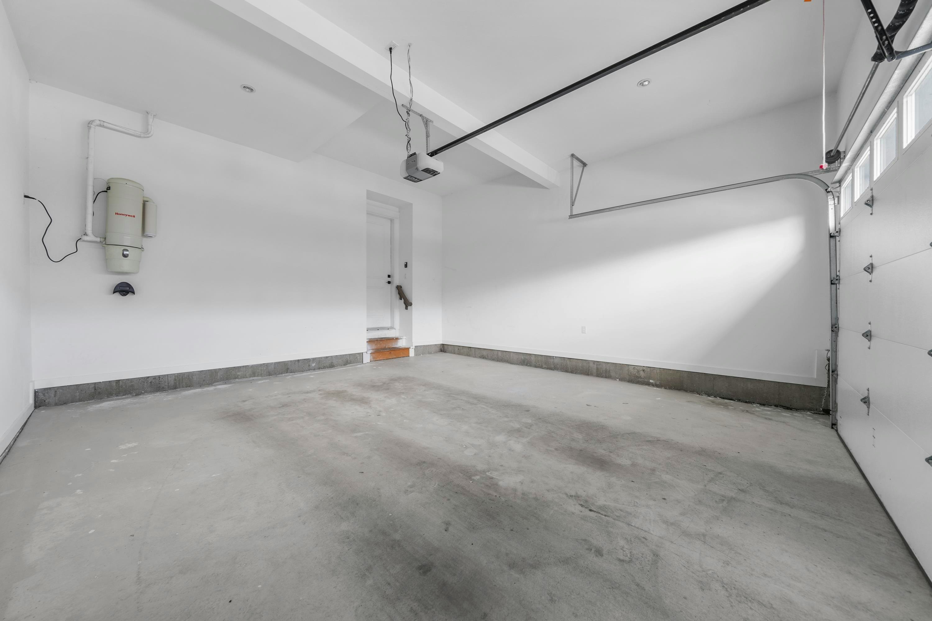 1699* 18 Avenue, Surrey, BC, V3Z 9X5 - 25