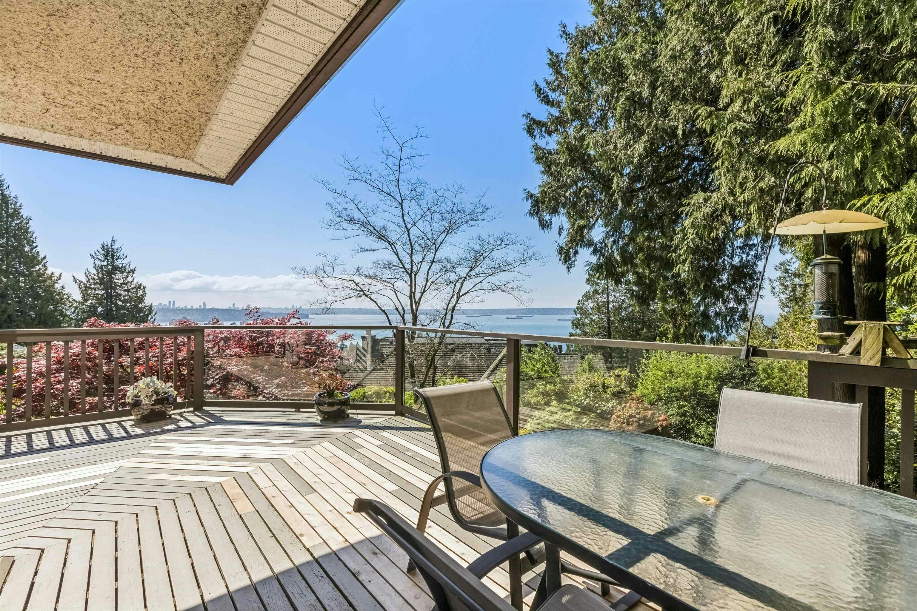 2440 Queens Avenue, West Vancouver, BC, V7V 2Y6 - 3