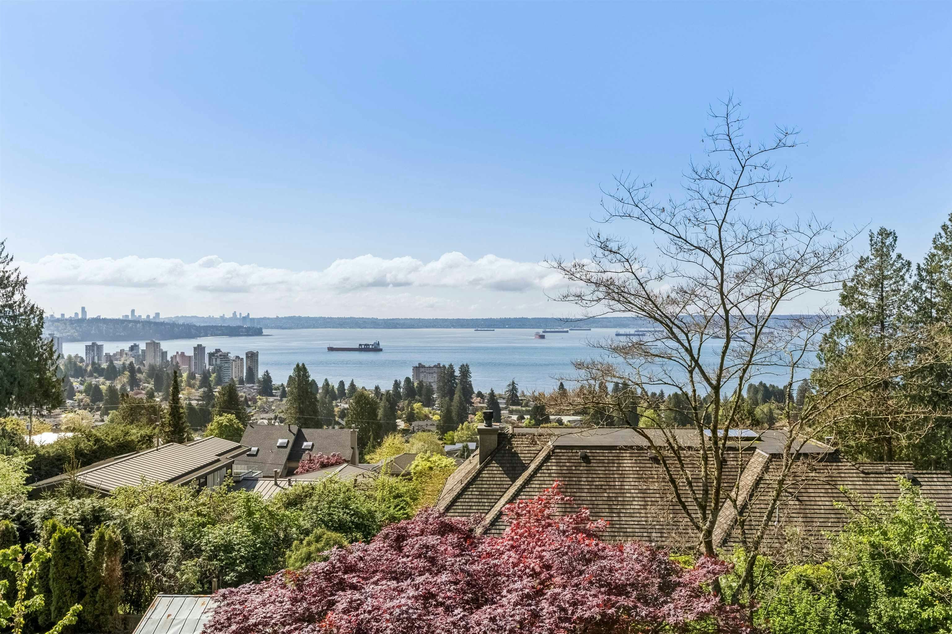 2440 Queens Avenue, West Vancouver, BC, V7V 2Y6
