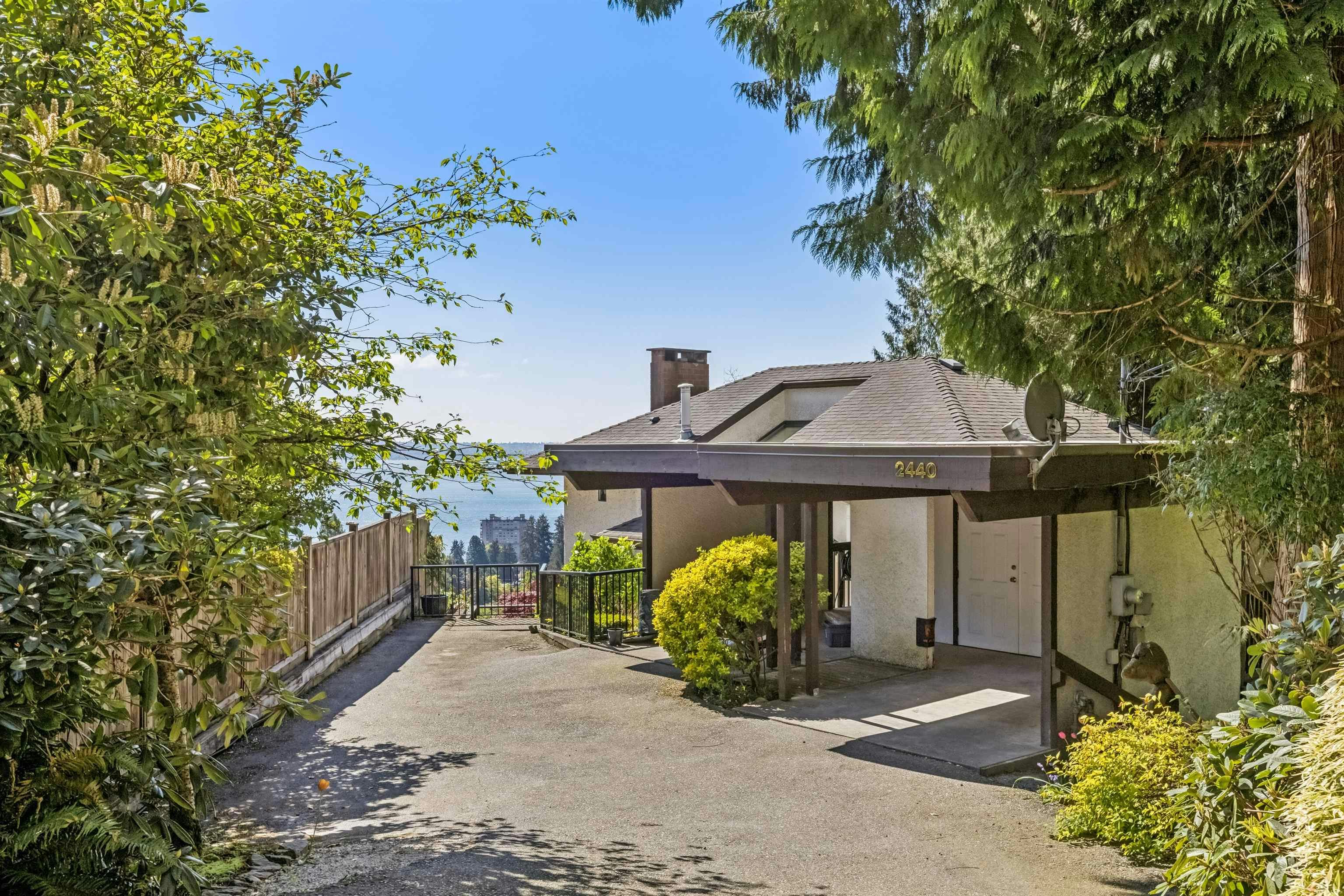 2440 Queens Avenue, West Vancouver, BC, V7V 2Y6 - 4