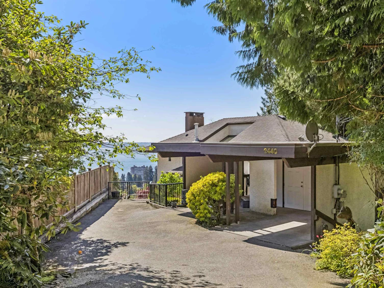 2440 Queens Avenue, West Vancouver, BC, V7V 2Y6 - 4