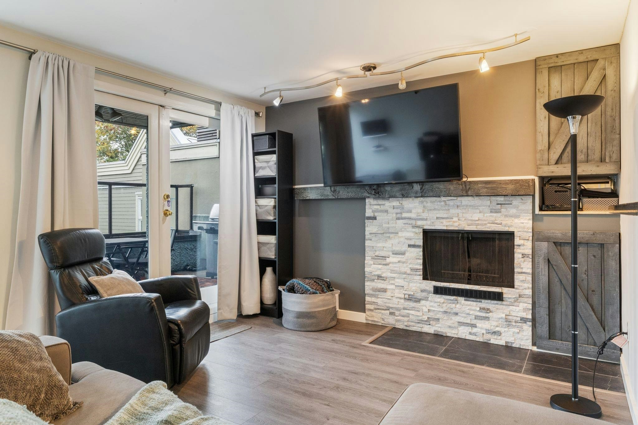204-1220 W 6th Avenue, Vancouver, BC, V6H 1A5