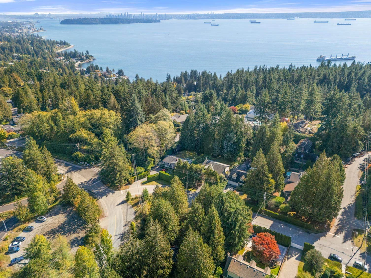 3745 Southridge Avenue, West Vancouver, BC, V7V 3H9 - 30