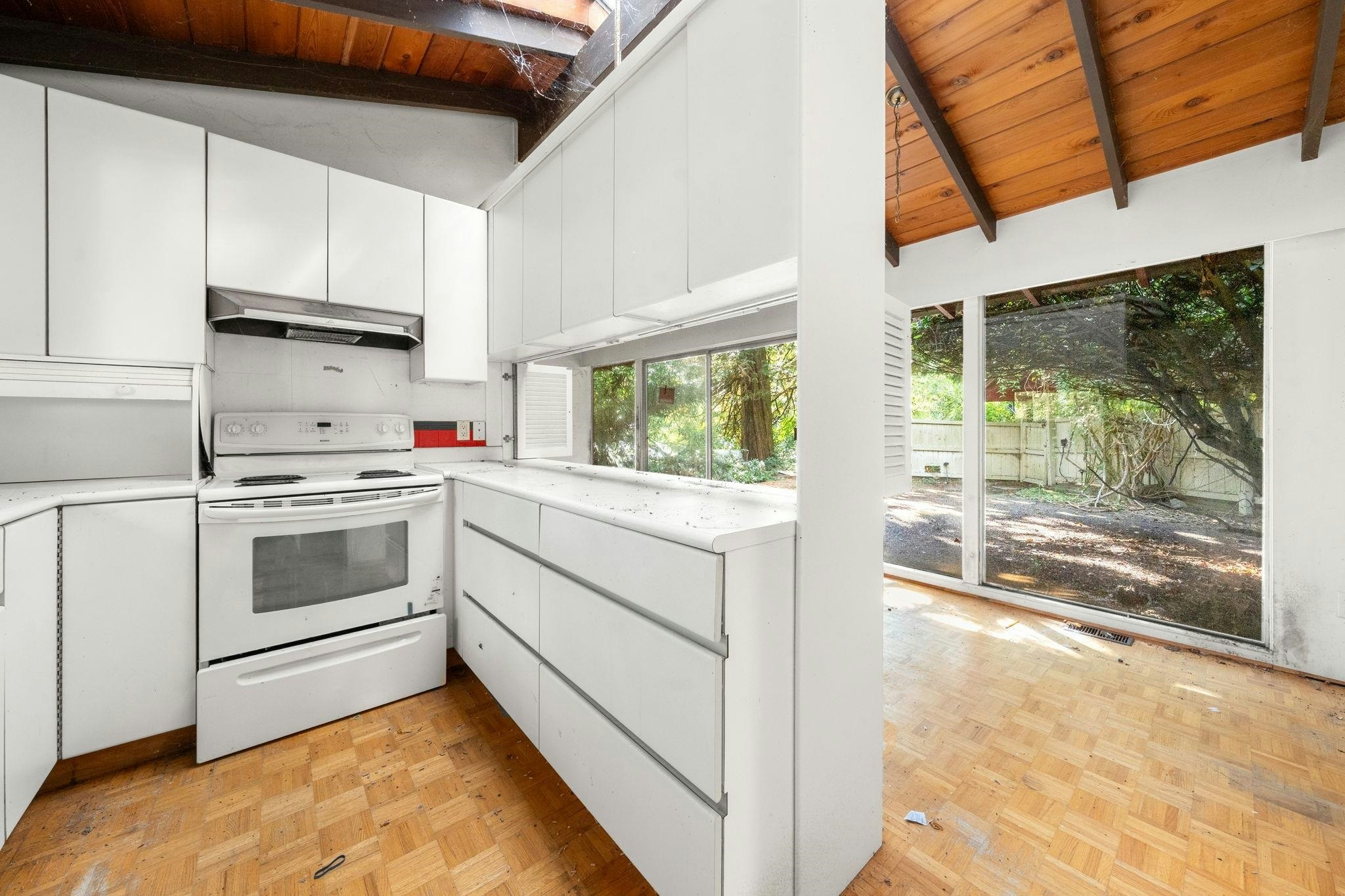 3745 Southridge Avenue, West Vancouver, BC, V7V 3H9 - 13