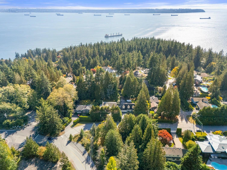 3745 Southridge Avenue, West Vancouver, BC, V7V 3H9 - 29