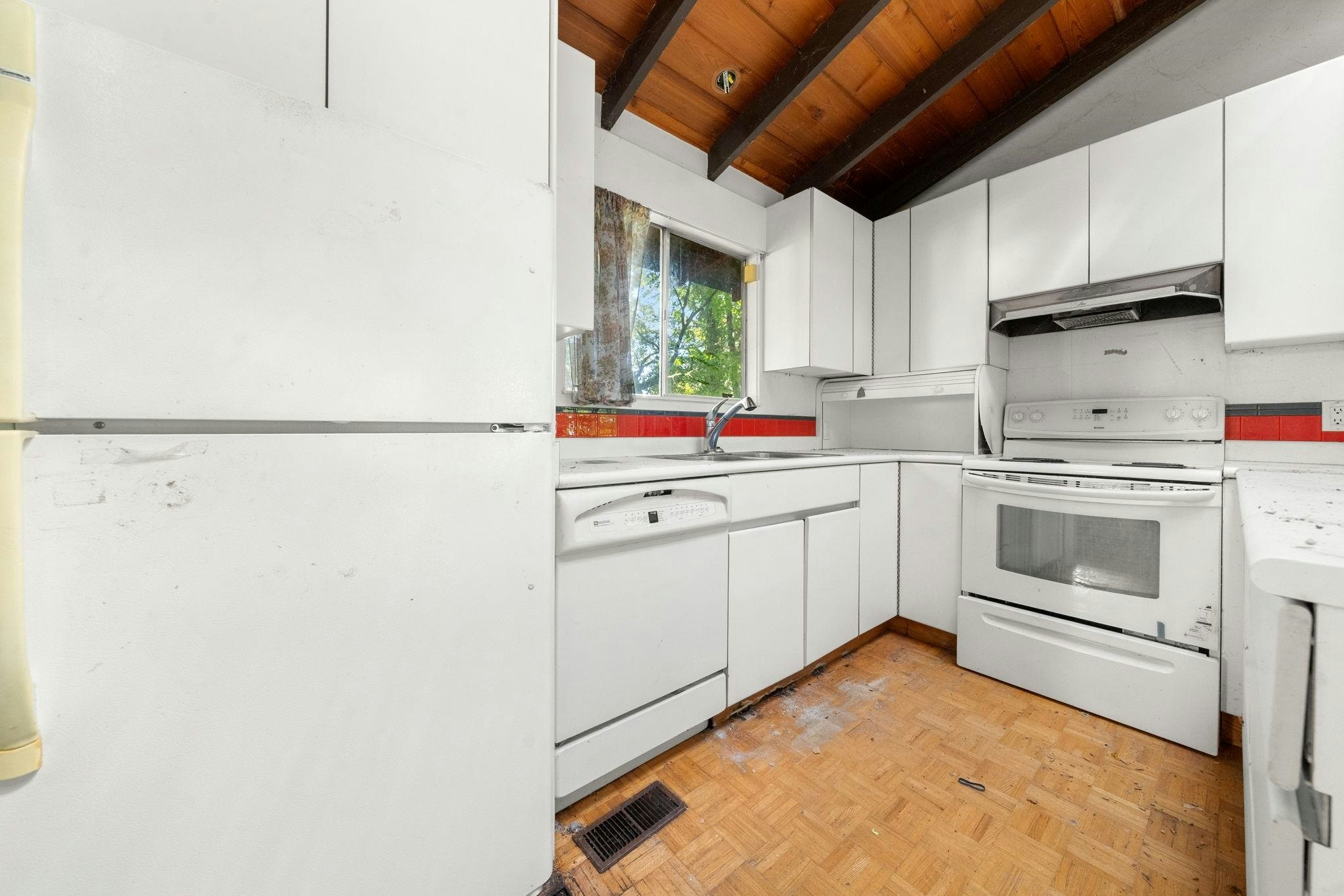 3745 Southridge Avenue, West Vancouver, BC, V7V 3H9 - 12
