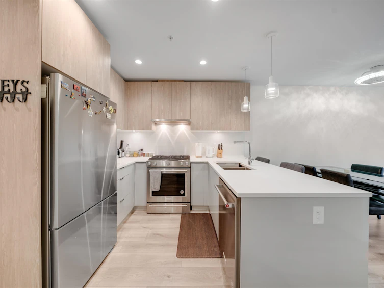 207-128 E 8th Street, North Vancouver, BC, V7L 1Y7 - 2