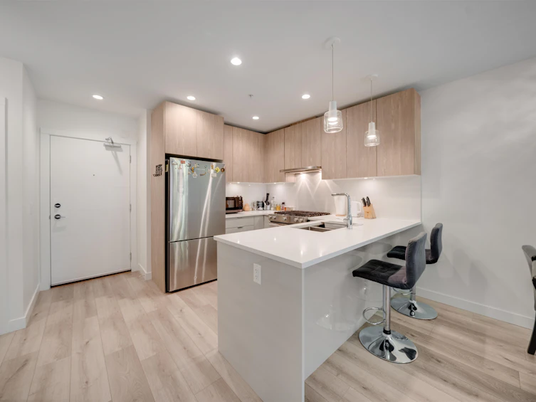 207-128 E 8th Street, North Vancouver, BC, V7L 1Y7 - 4