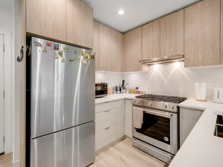 207-128 E 8th Street, North Vancouver, BC, V7L 1Y7 - 3