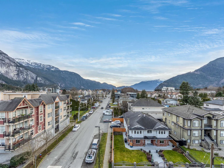 403-1365 Pemberton Avenue, Squamish, BC, V8B 1B7 - 35