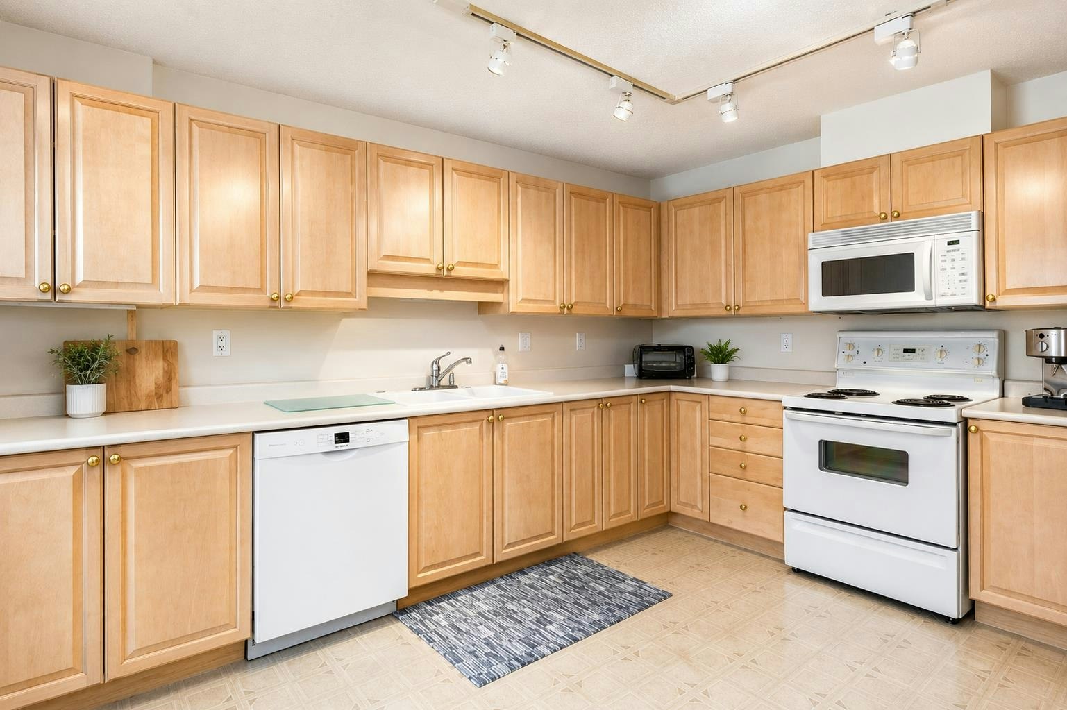 406-33065 Mill Lake Road, Abbotsford, BC, V2S 8E6 - 11