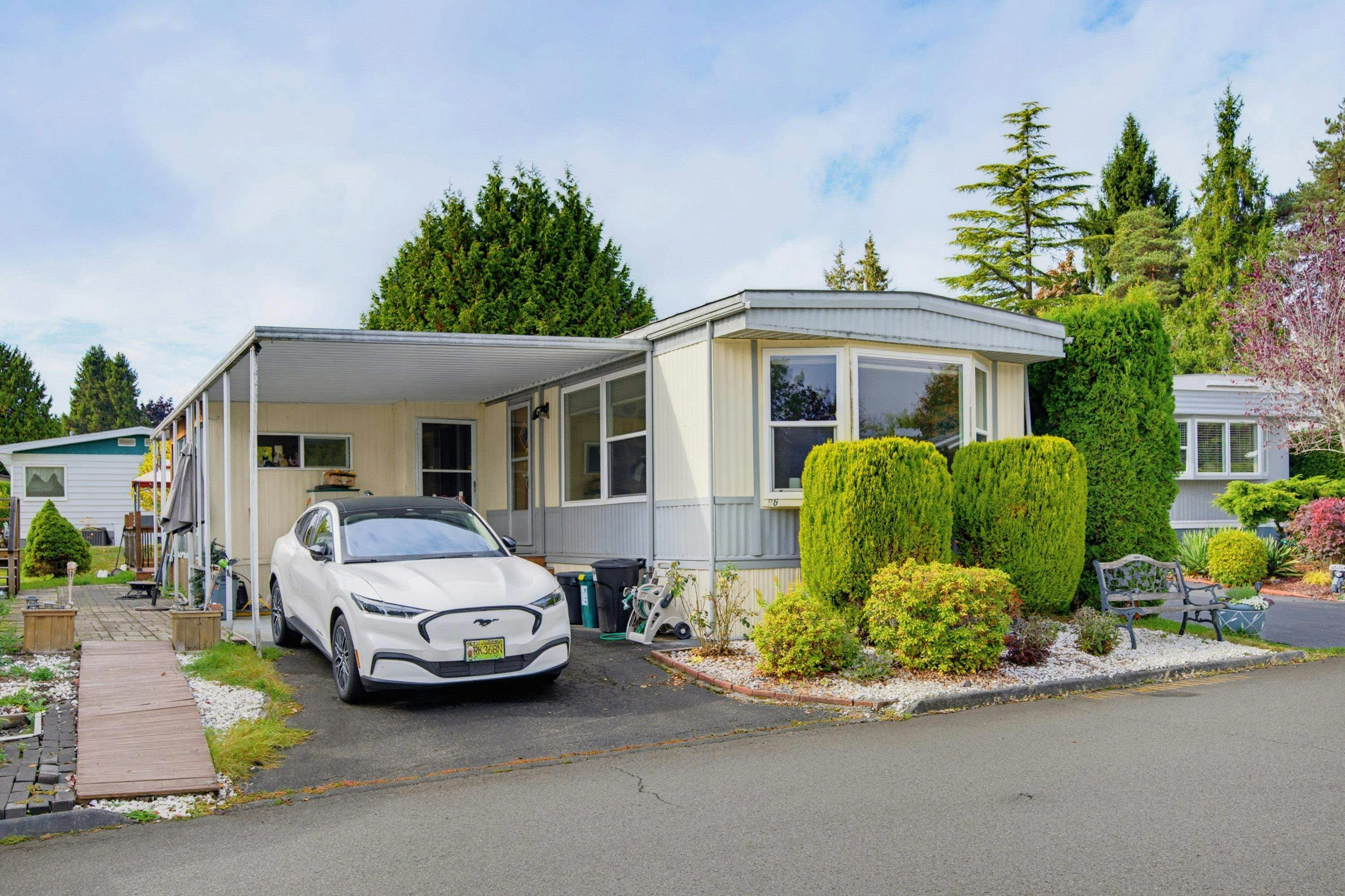 96-15875 20 Avenue, Surrey, BC, V4A 2B1