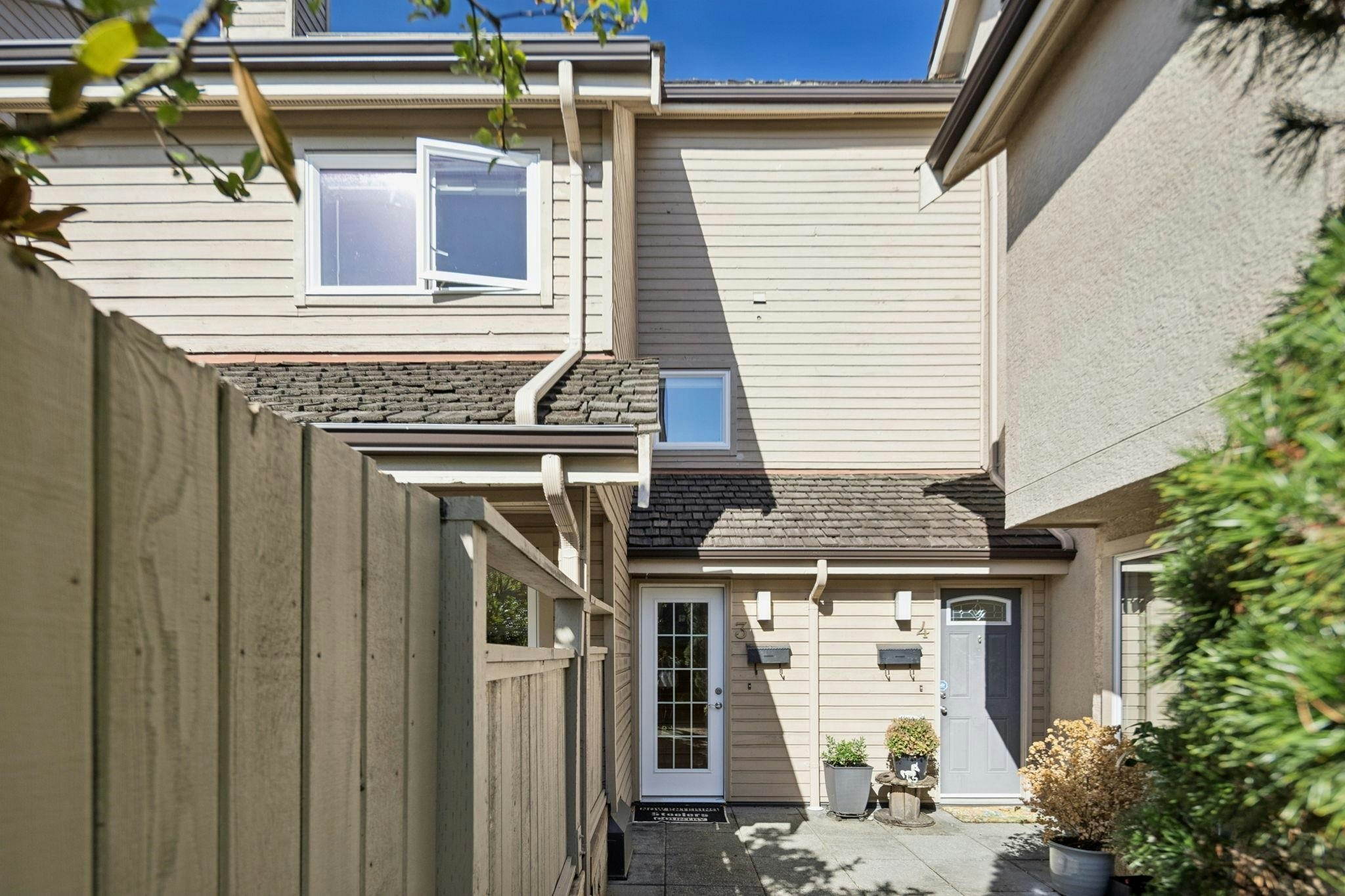3-230 W 15th Street, North Vancouver, BC, V7M 1S2