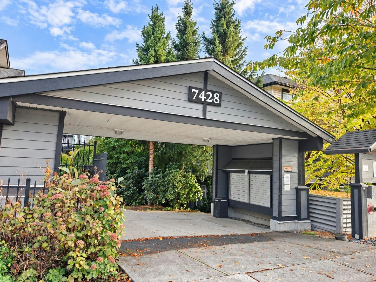 69-7428 14th Avenue, Burnaby, BC, V5H 1V8