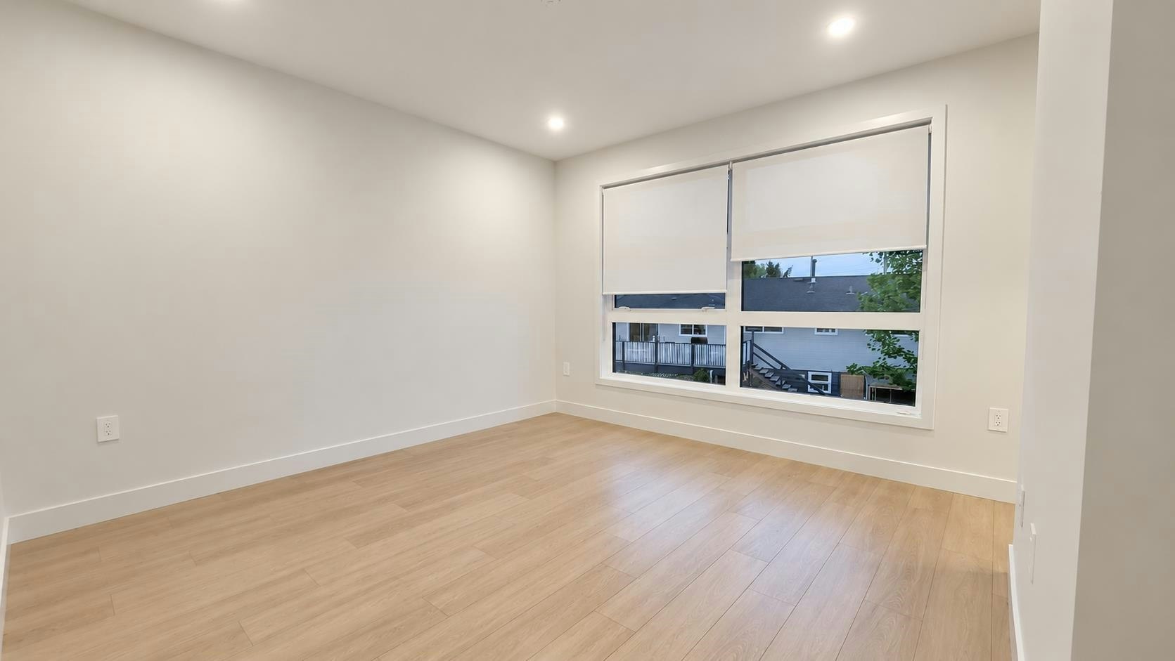 3-8300 No 3 Road, Richmond, BC, V7C 1P2 - 4