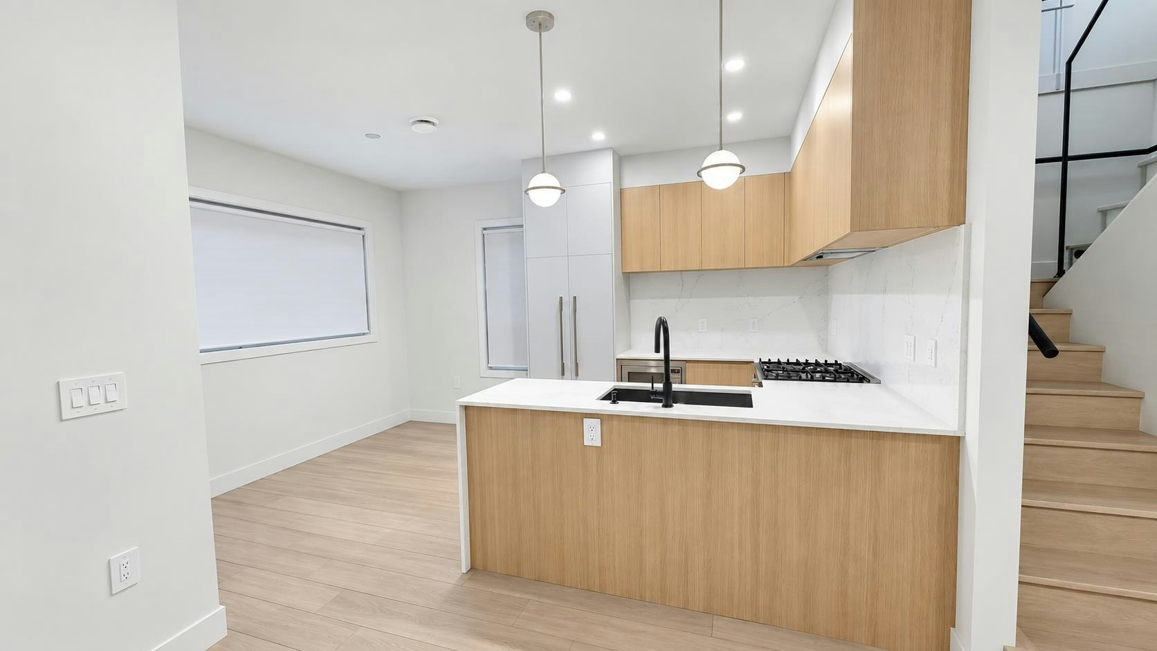 3-8300 No 3 Road, Richmond, BC, V7C 1P2 - 2