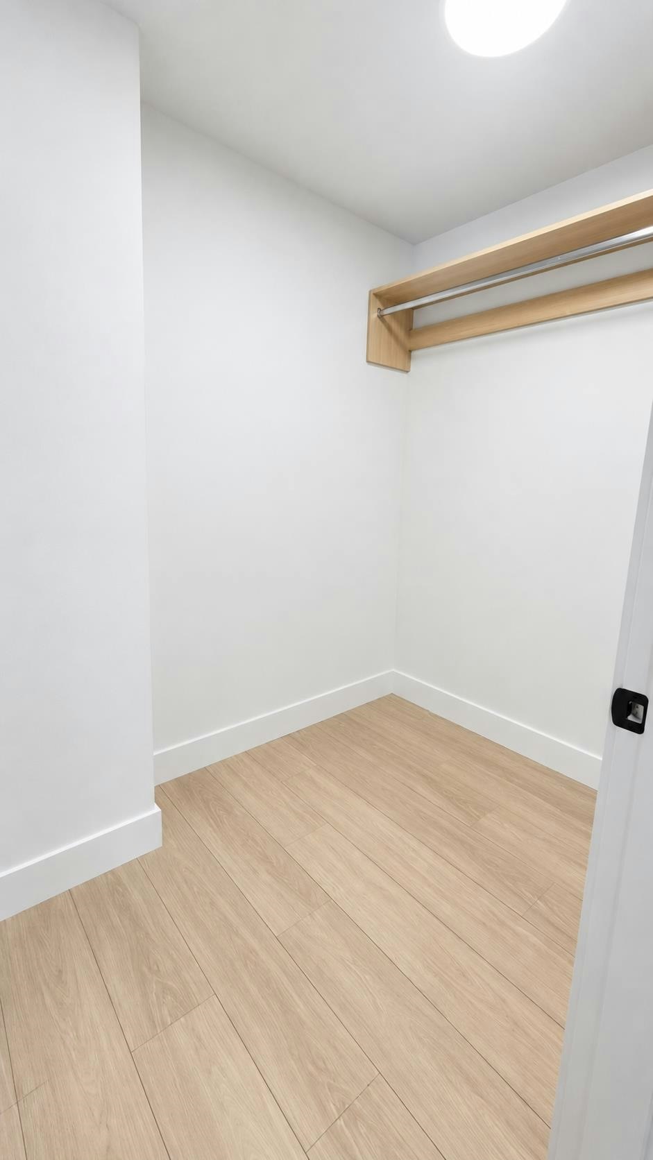 3-8300 No 3 Road, Richmond, BC, V7C 1P2 - 9