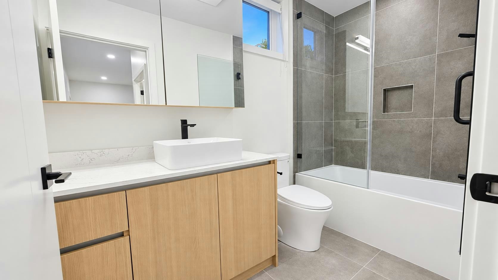 3-8300 No 3 Road, Richmond, BC, V7C 1P2 - 10