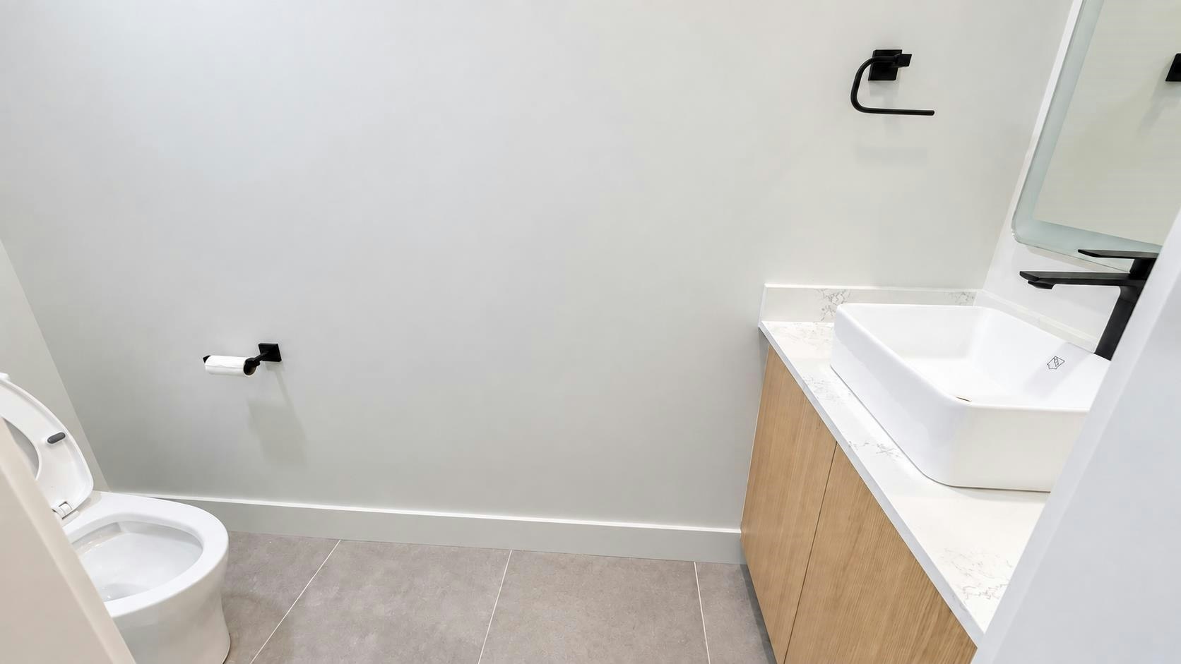 3-8300 No 3 Road, Richmond, BC, V7C 1P2 - 7