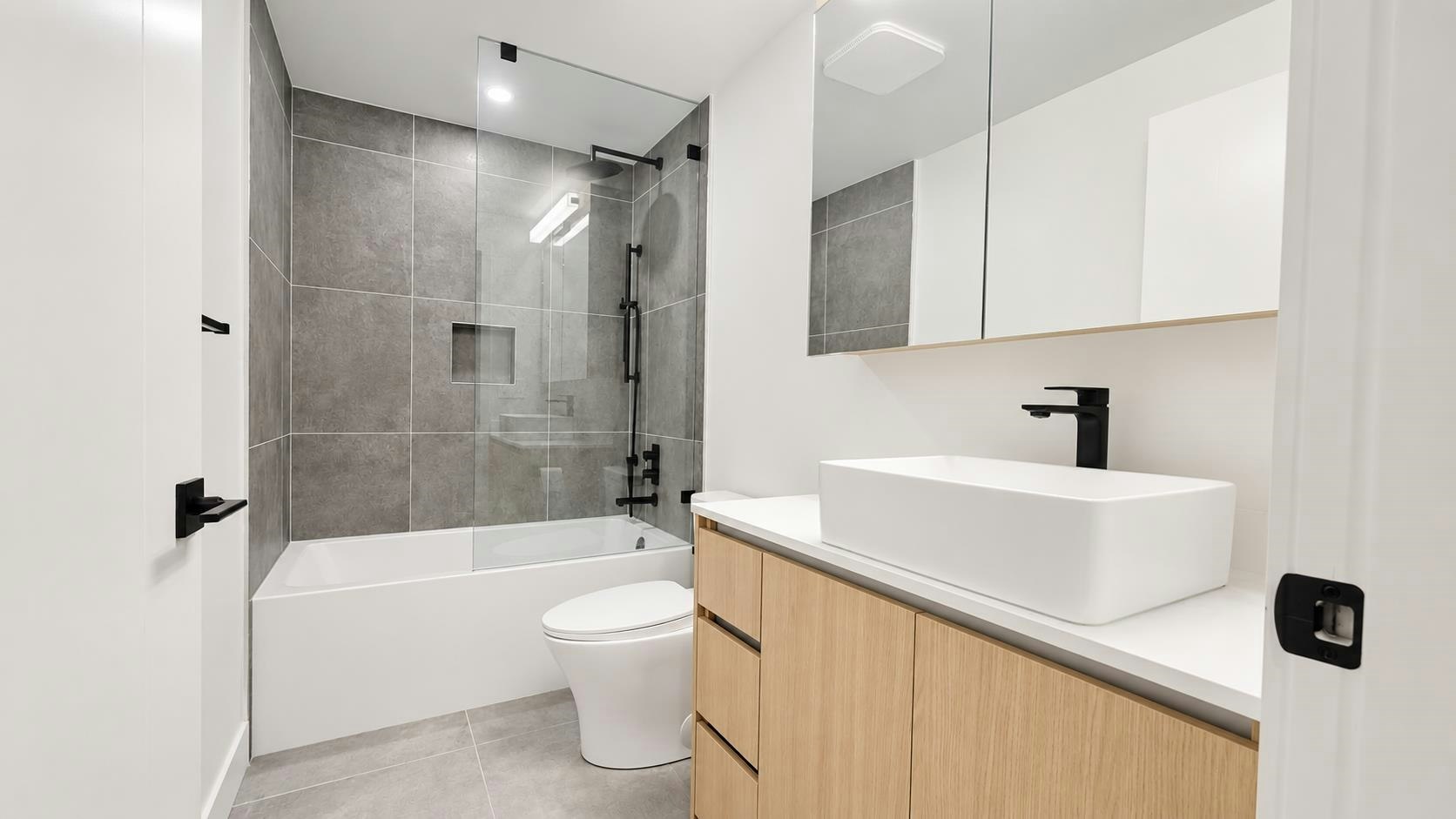 3-8300 No 3 Road, Richmond, BC, V7C 1P2 - 8