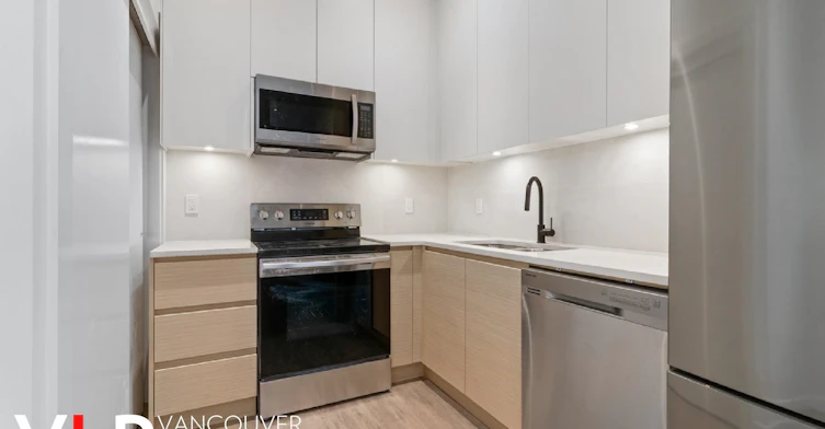 150 E 18th Avenue, Vancouver, BC, V5V 1E3 - 4