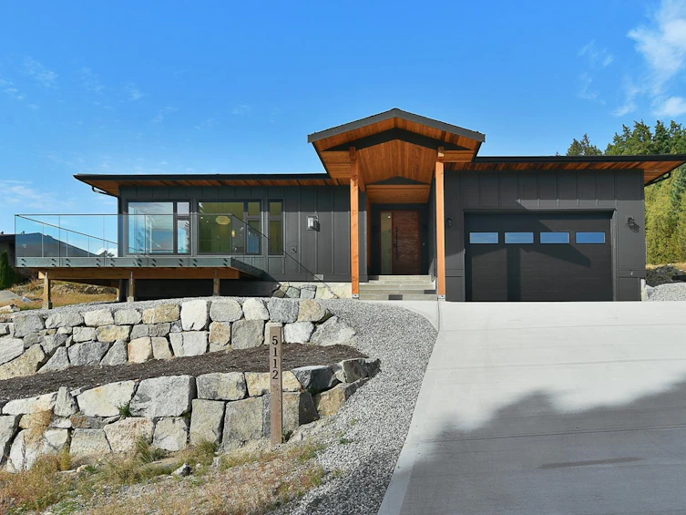 5112 Chapman Road, Sechelt, BC, V7Z 0G4
