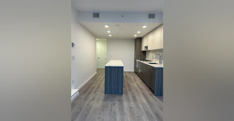 806-10333 133 Street, Surrey, BC, V3T 0V1 - 4