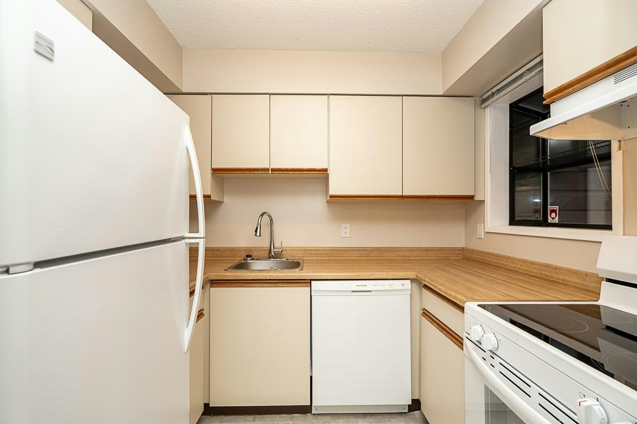 4248 Garden Grove Drive, Burnaby, BC, V5G 4G6 - 9