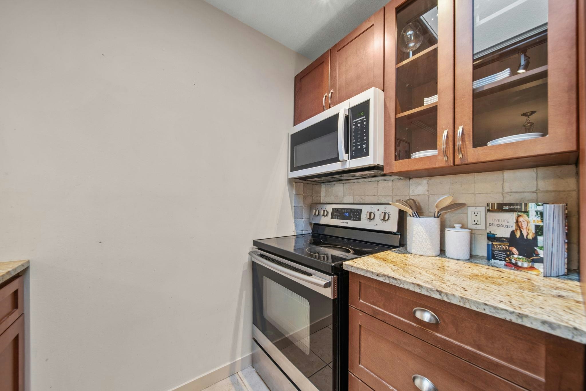 305-526 Thirteenth Street, New Westminster, BC, V3M 4L9 - 11