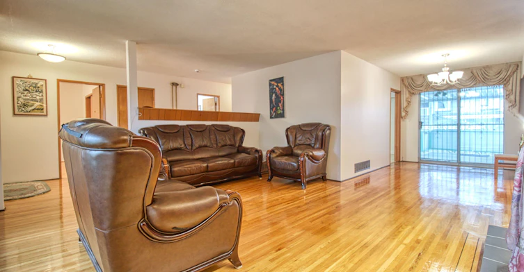 Top-904 E 52nd Avenue, Vancouver, BC, V5X 1H2